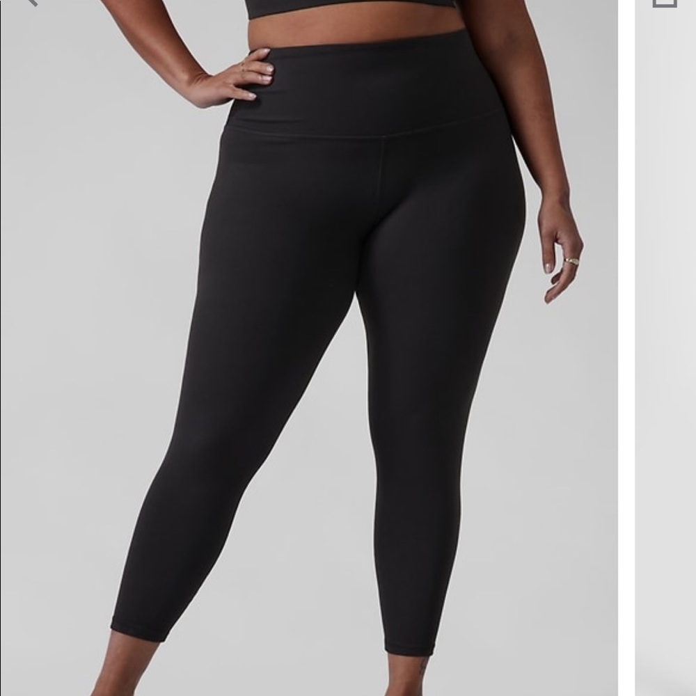 NWOT - Athleta Ultra High Rise Elation 7/8 leggings in Black; Petite 23”